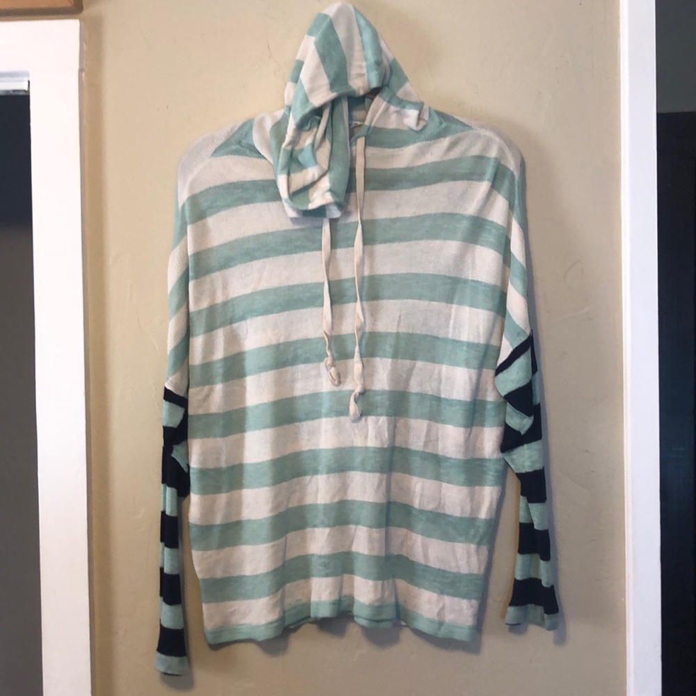 Lightweight sweater